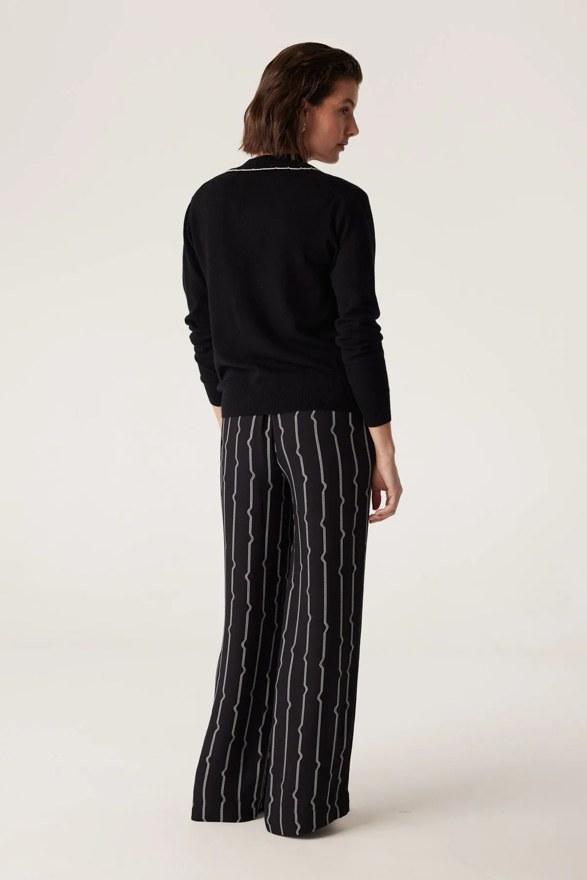 Cashwool Scallop Cardigan - Black
