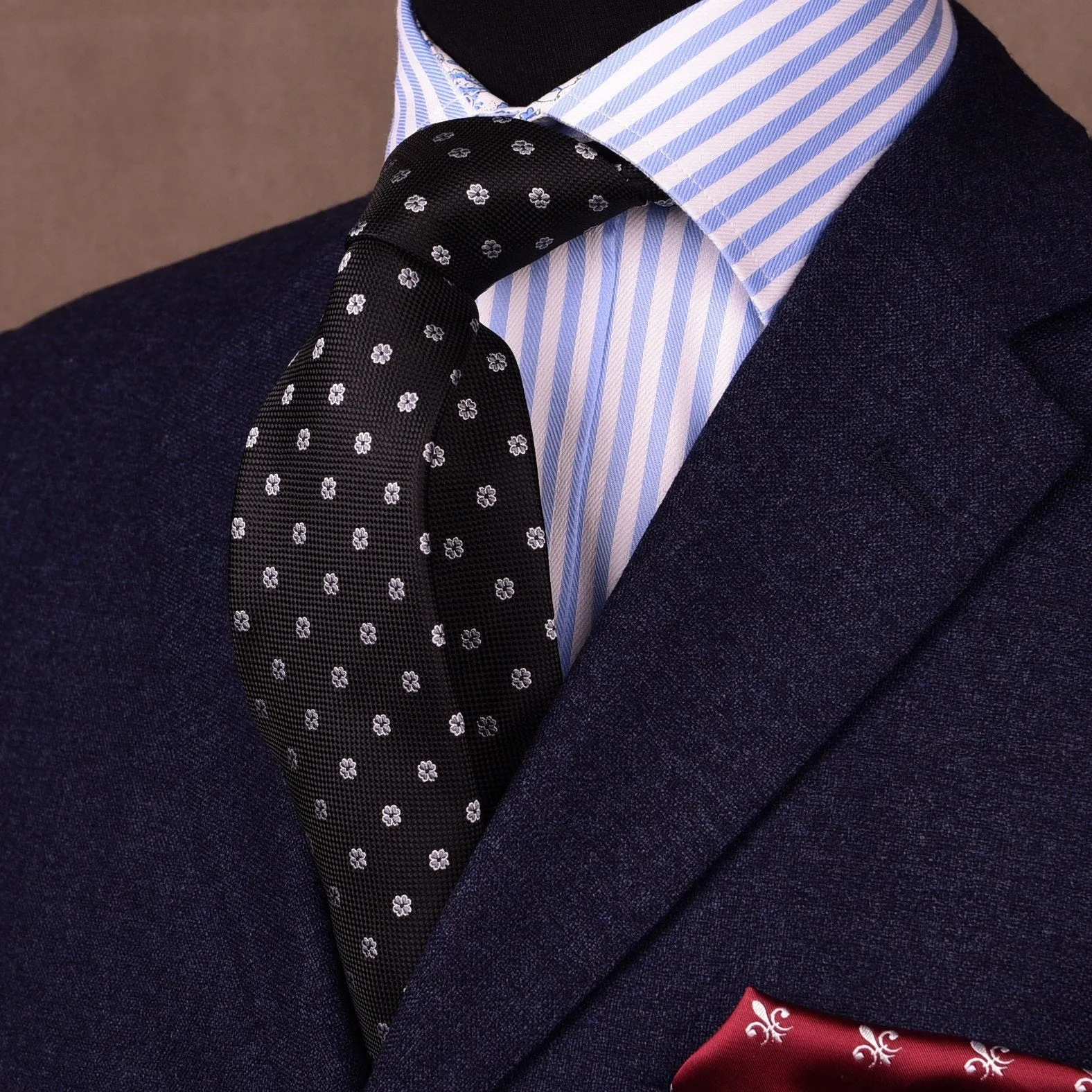 Winter Frosted Clover Black Floral Modern Woven Tie 3"
